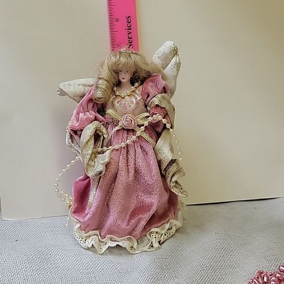 Vtg. 20 Victorian lace hand made snowflake & angel ornaments, &vtg. bead garland - Picture 9 of 12